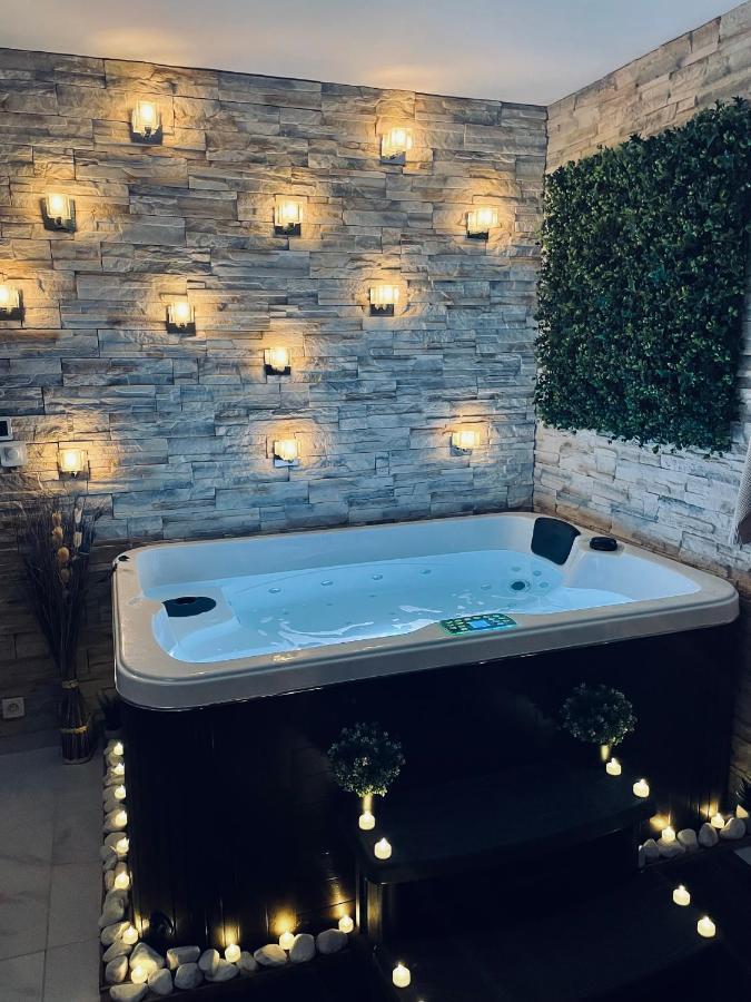 By Neptune - Appartement Rustique Jacuzzi بوندي المظهر الخارجي الصورة